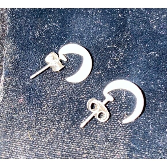 White Enamel Metal Pierced Earrings Vintage - Picture 3 of 3